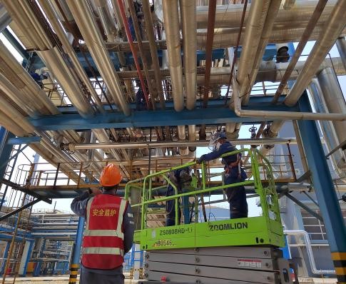 高温下，，，他们“汗”为清静生产 为化工带“盐”