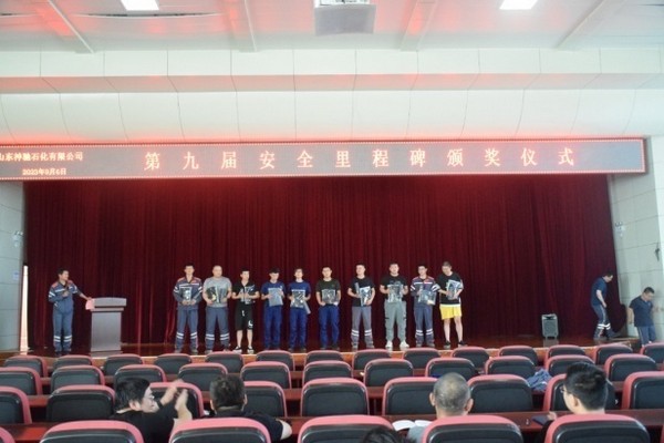 44122d0818694c80b9820af92ad5df31