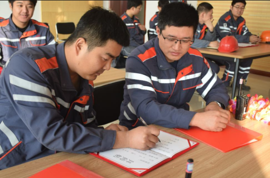 匠心传承，，共筑未来 ---山东南宫国际石化有限公司组织2024年第四序度拜师礼